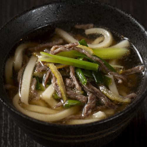 고기 빨아들이는 작은 우동