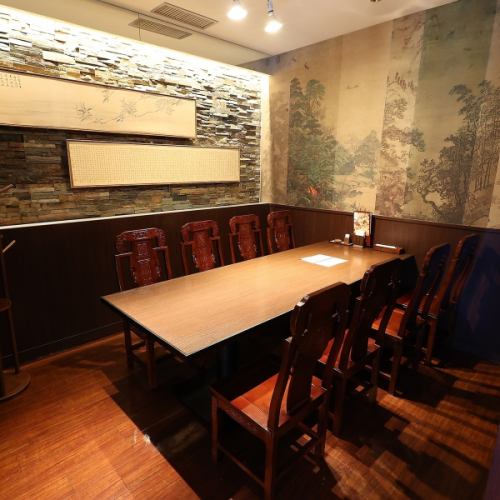A completely private room that can accommodate up to 8 people.