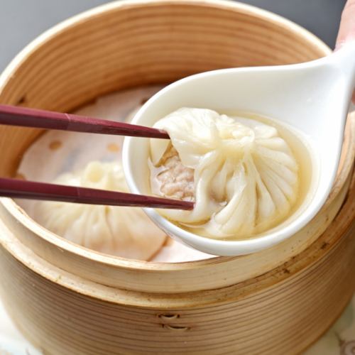 Authentic ingredients and the highest level of technique! Enjoy Xiaolongbao and authentic Sichuan cuisine made by a dim sum chef!