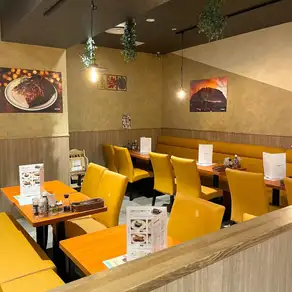 這裡非常適合小酌一杯、約會或與朋友共進晚餐——適合各種場合！就算只有一兩個人也歡迎光臨！請隨時光臨我們的餐廳，與朋友約會或用餐。此外，我們還提供可容納多達 12 人的私人宴會廳。我們提供多種超值宴會套餐，包含2小時暢飲！是您在多摩中心地區舉辦宴會的完美選擇！