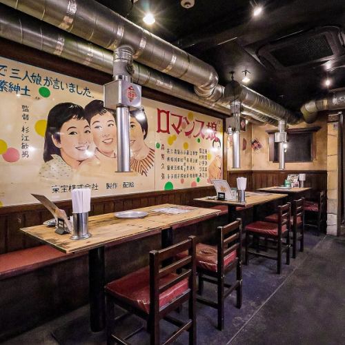 <40人 x 1> 總座位數：60！宴會最多可容納40人！大型宴會請交給我們。穿過昭和橫丁，你會發現自己置身於一個充滿昭和時代懷舊氣息和氛圍的世界。這是一家充滿復古氛圍的餐廳，您可以盡情享用精心挑選的肉類和內臟。您也可以回到昭和時代。