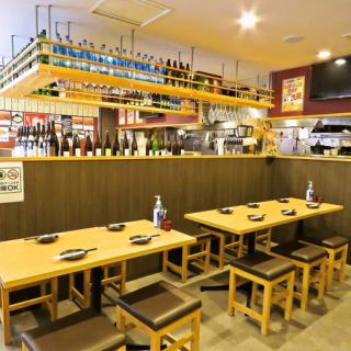 広々お使いいただけるテーブルをご用意しております！照明や設備にこだわり、お客様にゆったりとお過ごし頂ける空間をご提供致します。飲み会や宴会はもちろん誕生日、記念日、デートでのご利用にも最適です!!