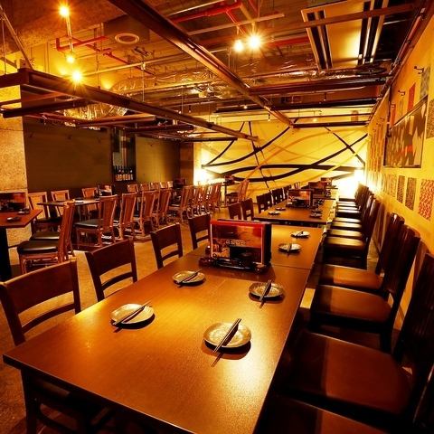 【団体様でも扉付き完全個室をご用意!!】四方が壁と扉に囲まれた完全個室もご用意しております♪10名様～最大120名様迄ご案内可能!!団体様であれば宴会コース内容の変更や料金などの対応も柔軟にできますので、ご相談だけでもお気軽にお問い合わせください♪貸切宴会もぜひ♪◆盛岡大通り×個室居酒屋◆