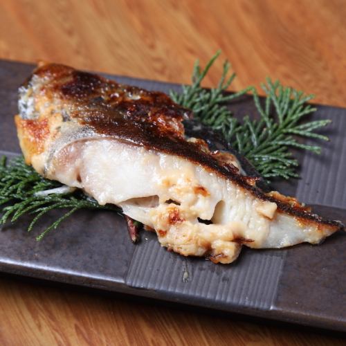 新鮮な魚を仕入れて低価格で提供！旬の味を堪能◎