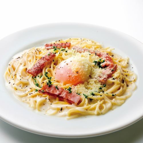 Rich carbonara with thick-sliced bacon ~with hot spring egg~