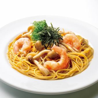 Japanese-style spaghetti with shrimp and mushrooms