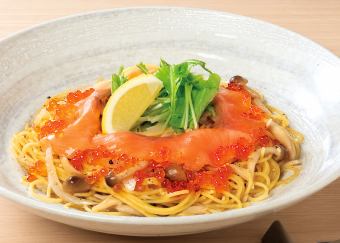 サーモンとイクラの和風スパゲッティ