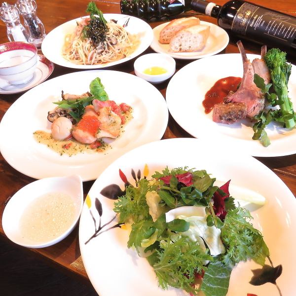 晚餐套餐包括多种鱼类和肉类菜肴