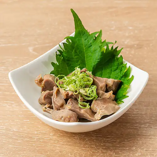 雞胗配蔥花和鹽