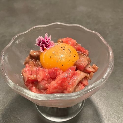 【◆おすすめ◆】当店看板メニュー。A5黒毛和牛を使用したローストビーフユッケ！
