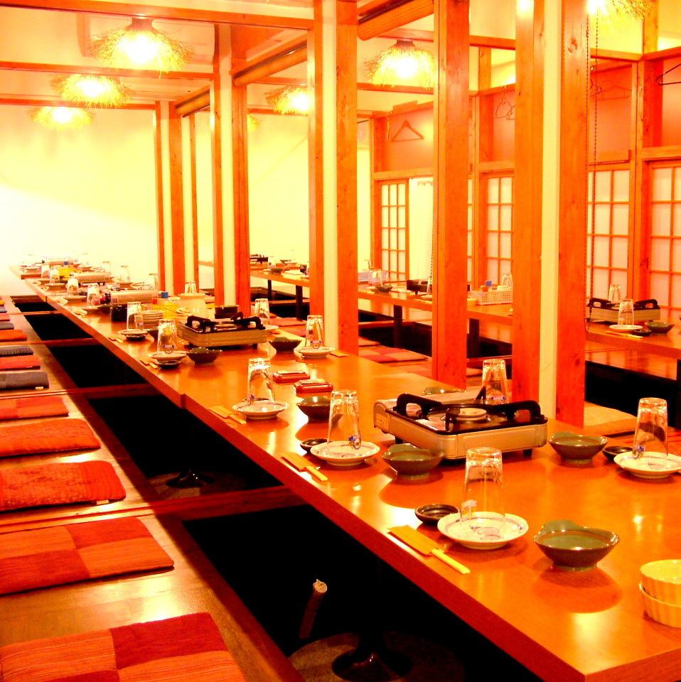 We have a private room with a sunken kotatsu that can accommodate up to 80 people.