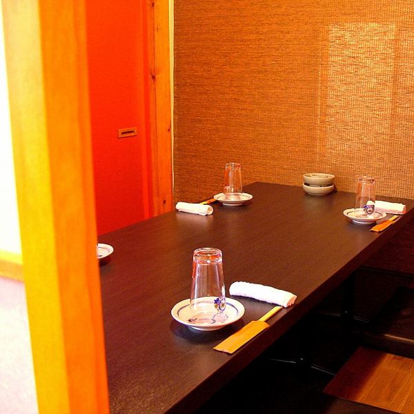 We also offer private rooms perfect for small groups.Entertainment is also ◎ calm atmosphere, there is also a private room that can be used up to 10 people.Please use according to the number of people.Please leave "Bengara Bar" a large and small banquet.[Individual room / digging rice / counter / shochu / local beer / sake / fish / pub / banquet / all-you-can-drink / Okayama Station / meat]