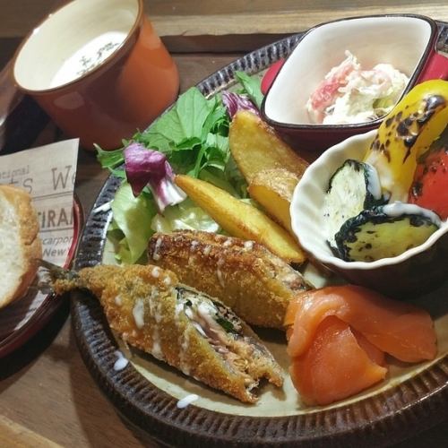 BINBIYAのプレートランチ