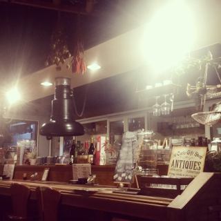 カウンターは5席をご用意。