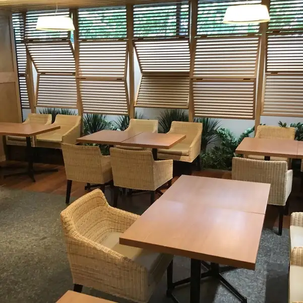 《結婚式2次会やアットホームなPARTYに》鴨川沿いに佇む自慢の空間は、季節の移ろいも感じられ、自然体で過ごすことができるはず。幹事様のご希望を細部まで伺い  おもてなしの心が皆様に伝わるよう、イベントのコンセプトやイメージに沿って、特別な日の思い出をより鮮やかに彩るお手伝いをさせて頂きます。