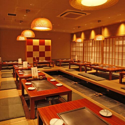 <p>【奥の掘りごたつ席はお子様連れや女性に大人気！】最大45名様までご利用可能ですので、貸切での大型宴会も可能です！会社様の各種宴会や歓送迎会、その他団体様の利用など大歓迎◎人数に合わせてプランもご相談可能ですのでお気軽にご連絡ください◎　宴会／二子玉川／飲み会／団体／貸切</p>