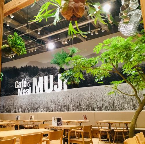 [CAFE MUJI where you can easily drop in]