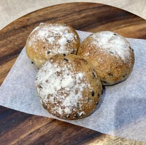 3 pieces of ancient rice petit bread