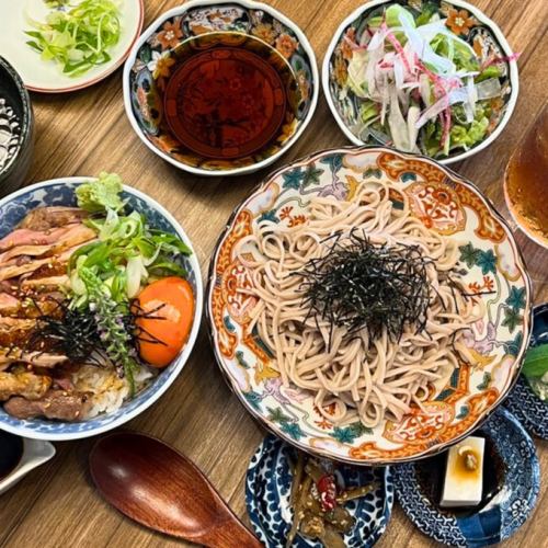 [Set of chicken thigh rice bowl and cold 100% buckwheat noodles]