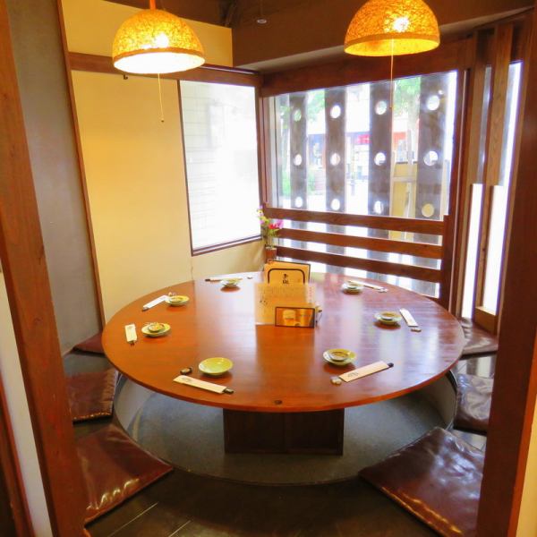 We also have horigotatsu tables that can be used by small groups! You can stretch out your legs and relax, so even customers with small children can use our facilities with peace of mind. After work, relax and enjoy a quick drink or an all-you-can-eat meal. You can enjoy it◎