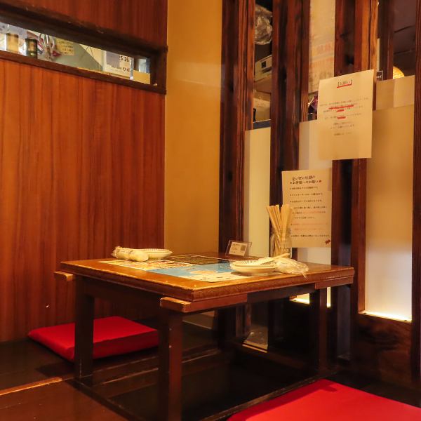 ご友人との宴会や仕事終わり等、様々なシーンで気軽にご利用いただける掘りごたつ半個室をご用意！どこか安心する雰囲気が漂う店内でぜひ料理やお酒をご堪能ください！！