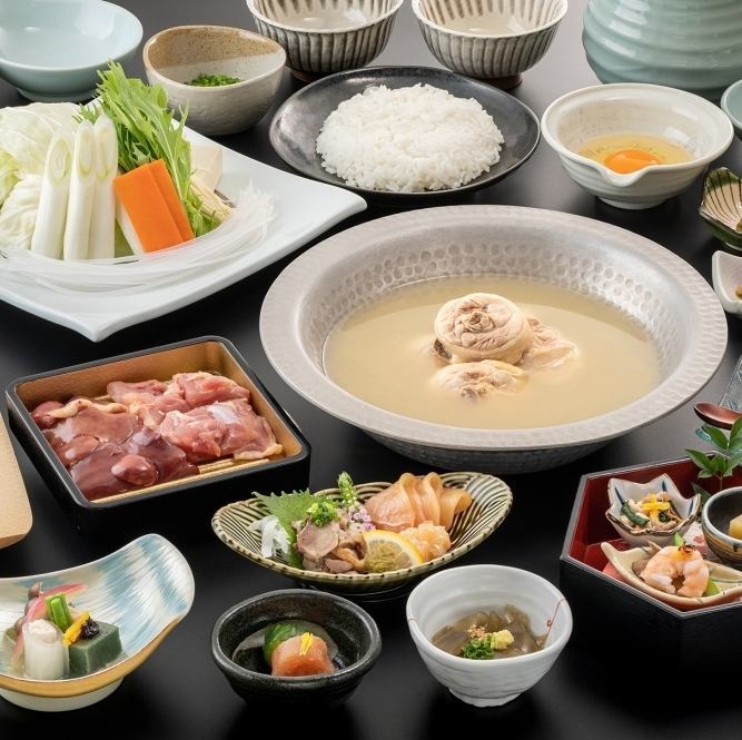 こだわりの華味鳥を使用した濃厚スープが自慢！の水たきと絶品鶏料理をご賞味ください