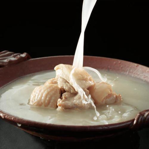 【水炊き鍋】凝縮された雫、華味鳥の水たきスープ