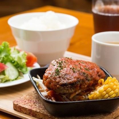 [Classic] Homemade hand-kneaded hamburger steak