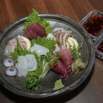 Assorted seasonal sashimi (5 kinds, serves 2)