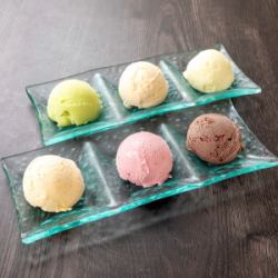 Assortment of 3 types of ice cream/Assortment of 3 types of sherbet