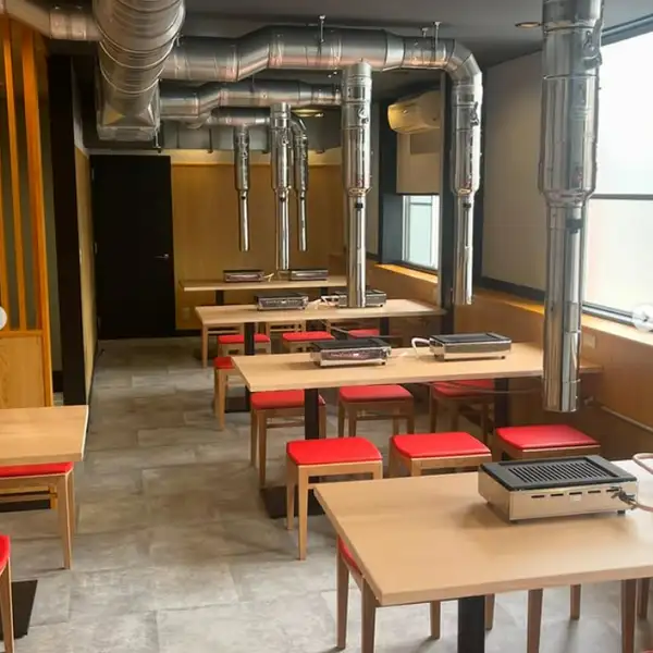 ご家族様のお食事などの少人数のお集まりから、会社宴会などの大型のご宴会まで大歓迎!最大32名様までご利用いただけるお席をご用意させていただきます♪また、ご宴会時に嬉しい「120飲み放題付きコース」は、ご予算や用途に応じお選びいただけるのが嬉しい◎美味しい焼肉宴会をお好みのドリンク片手にお楽しみください!