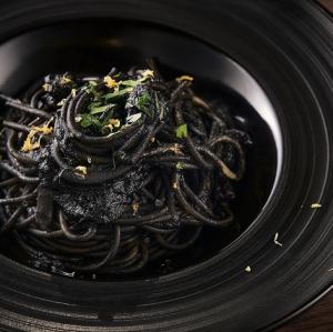 イカ墨のスパゲッティ