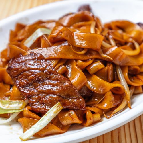 牛肉と野菜入り広東風のきしめん炒め