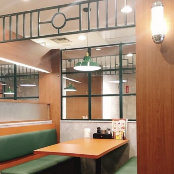我們有沙發座位！請放心作為情侶、朋友、家人、情侶、朋友或工作休息時使用。