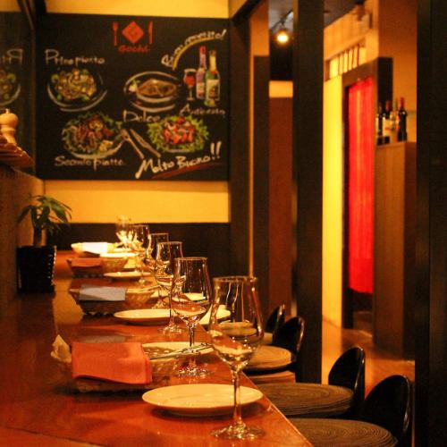 <p>【2名~20名様用個室】間接照明のあたたかい雰囲気でゆったりとお食事をお楽しみいただけます。女子会・誕生日会・お食事会などに最適です♪可愛らしい作りの個室は女子会や誕生日会に大人気。お料理、お酒、そしておしゃべりをたっぷりお楽しみください♪</p>