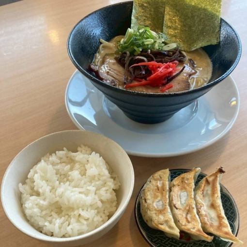 【餃子セット】お好きなラーメン＋餃子3個＋白ごはん◆ラーメン料金＋350円