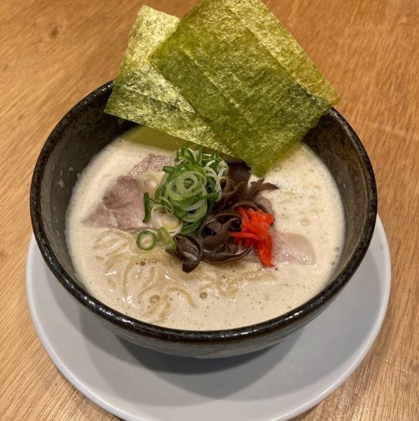 濃厚な旨味が詰まった豚骨ラーメン！