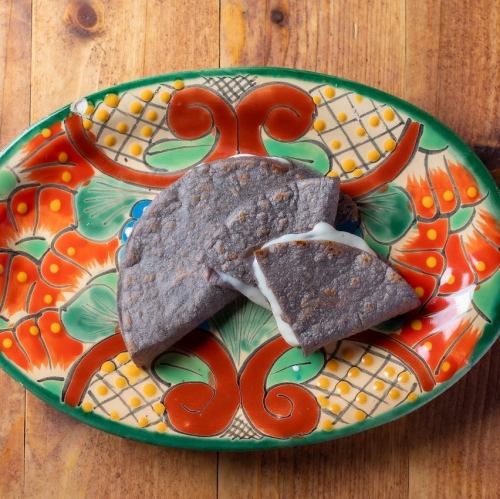 Quesadillas de Comal トルティーヤのチーズ挟み焼き