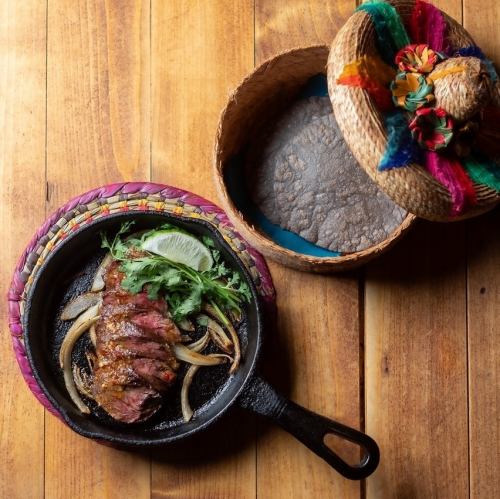 Beef Fajitas　ビーフファヒータ（牛サガリのステーキ ）150g