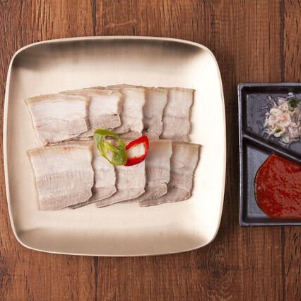 ジャンの名物！もち豚の『チェユッ（茹で豚）』