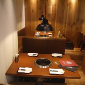 There are 5 seats for 4 people.Ideal for girls-only gatherings and various banquets♪