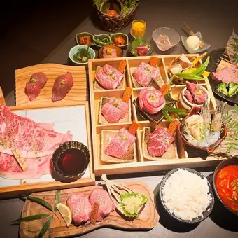 朧月おぼろづき【個室確約】2時間飲放題付★個室専用ディナーコース和牛焼肉 慶 18000円（税込）