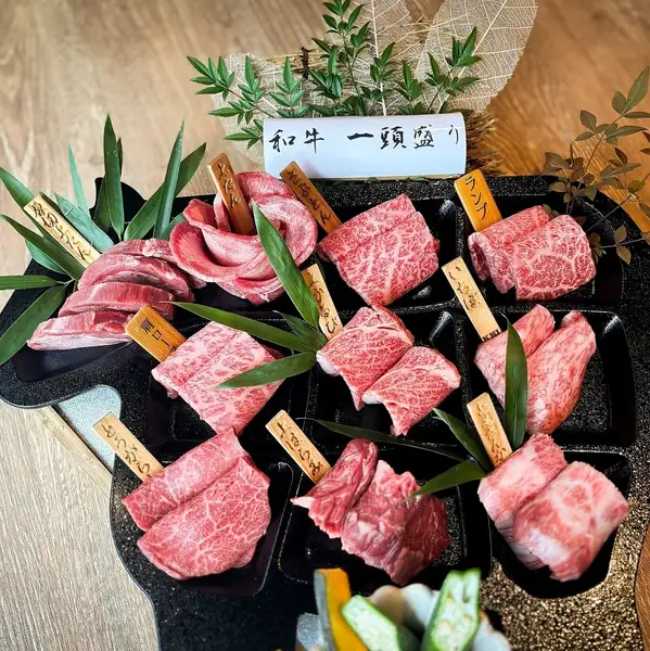 長野直送だから実現するこの価格とクオリティ。信州牛一頭盛りは当店の大人気メニュー