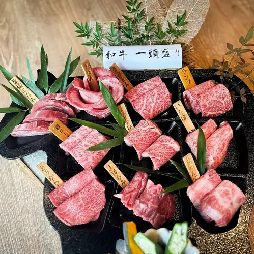 나가노 직송이니까 실현하는 이 가격과 퀄리티.신슈 쇠고기 한마리 모음은 당점의 대인기 메뉴