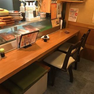 目の前で楽しむオープンカウンターで、おひとり様でも歓迎です。料理を眺めながら、自分だけの時間をゆったりとお過ごしいただけます。