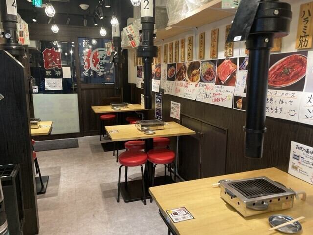 神田駅より徒歩2分！駅チカで焼肉を楽しむならここ！普段着にサンダル履きでも気軽に入れるお店の雰囲気です。少しずつ色々食べられるふたごに是非ご来店下さい☆