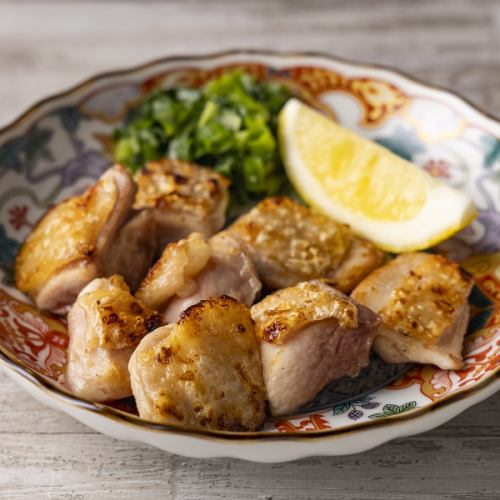 [New style that doesn't require skewering!] Kyoto Red Chicken Thigh 880 yen (tax included)