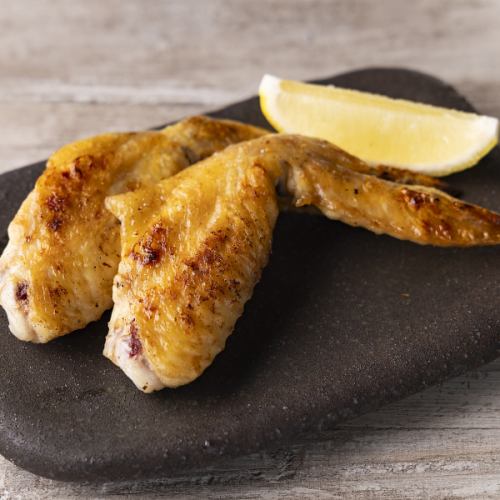 【外はパリッと中はジューシー♪アツアツを召し上がれ】手羽 550円(税込)