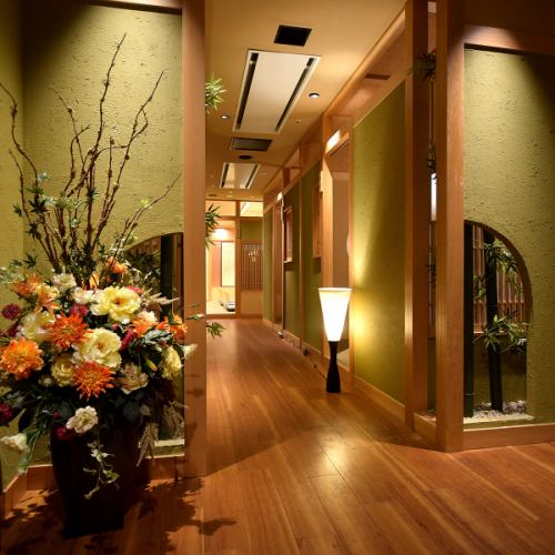 Fully equipped with private rooms!! There is also a semi-private room with a table with a view of the night view♪