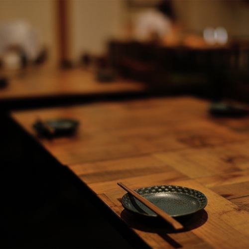 <p>北浜駅６番出口から徒歩約1分の好立地に位置する当店は、アクセス抜群！可愛らしいロゴが描かれた暖簾が目印で、訪れるお客様を温かく迎えます。仕事帰りやお出かけの際に、気軽に立ち寄れるアットホームな雰囲気が魅力◎美味しい料理と素敵な時間をぜひお楽しみください！</p>